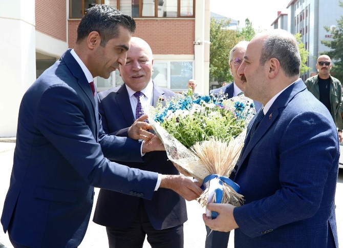 BAKAN VARANK ERZURUM BÜYÜKŞEHİR BELEDİYESİ’Nİ ZİYARET ETTİ