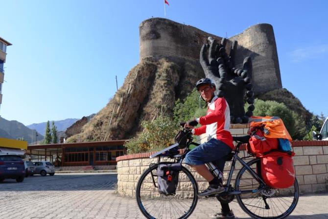 Sarıkamış Şehitleri için İzmir’den Sarıkamış’a pedal çevirdi