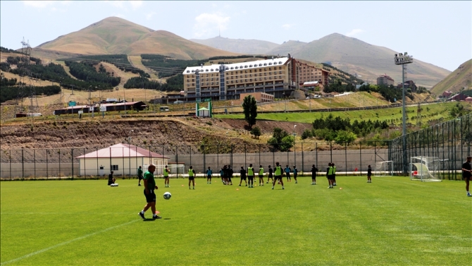 Erzurum'u tercih ettiler..Gürcistan'ın futbol kulüpleri sezon hazırlıklarını Erzurum'da yapacak...