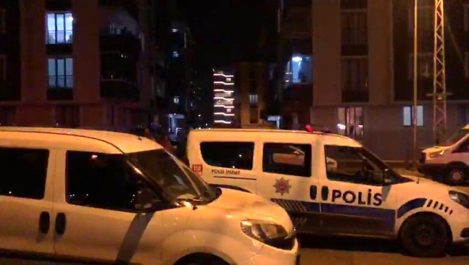 Polis memuru silahını temizlerken kendini vurdu