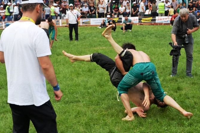 Tortum’da karakucak güreşleri