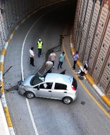 Hamidiye Köprülü Kavşağı kazalara davetiye çıkarıyor