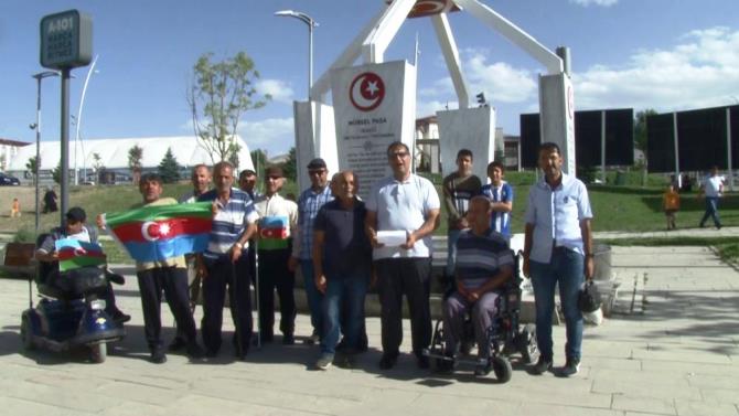 Erzurum’da Kent Konseyi Engelliler Meclisi Azerbaycan anıtı önünde nöbette