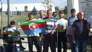 Erzurum’da Kent Konseyi Engelliler Meclisi Azerbaycan anıtı önünde nöbette