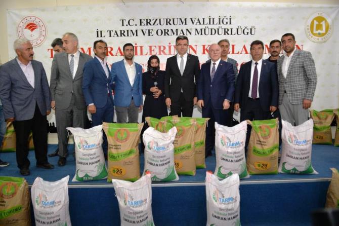 Tekman’da çiftçilere 20 ton buğday tohumu dağıtıldı