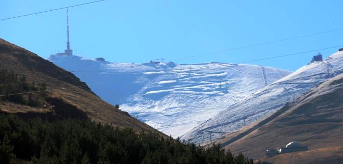 Erzurum’da yüksek kesimler beyaza büründü