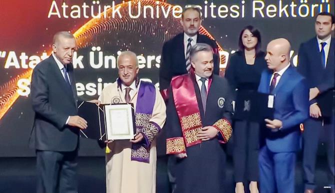 Rektör Prof. Dr. Ömer Çomaklı ikinci defa YÖK üstün başarı ödülüne layık görüldü