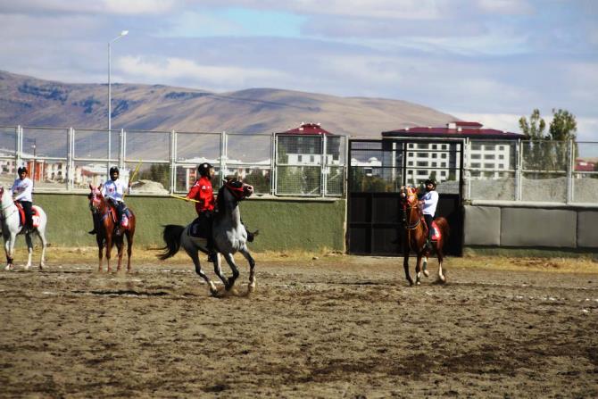 Erzurum’da Cirit 1. Lig müsabakaları devam ediyor