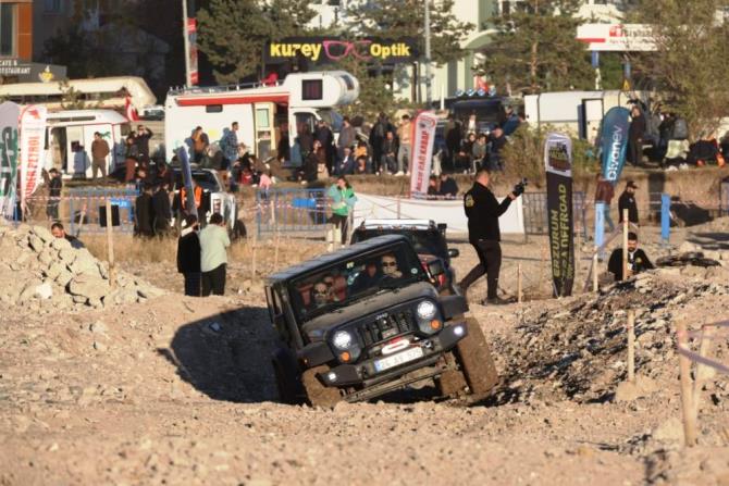 Vali Memiş, bin 700 metrelik zorlu parkurda Off-Road yaptı