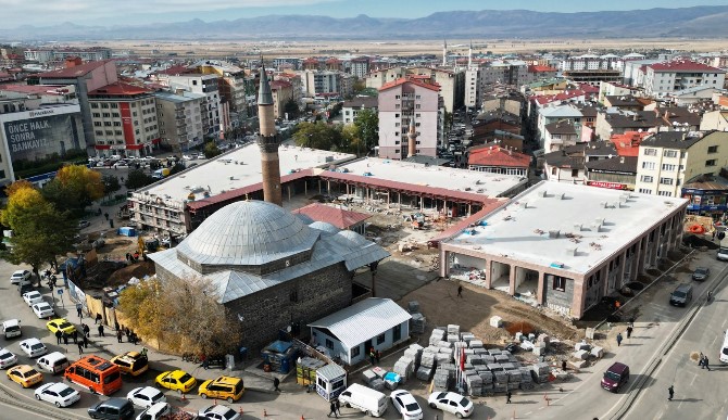 BÜYÜKŞEHİR’İN MEGA YATIRIMI GÜRCÜKAPI MEYDAN PROJESİ’NİN AÇILIŞINA SAYILI GÜNLER KALDI