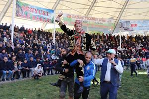 Erzurum’da ‘Uzundere Karakucak Güreşleri’ nefes kesti