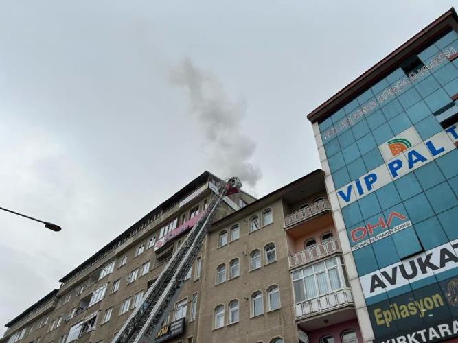 Emlak ofisinde çıkan yangın korkuttu