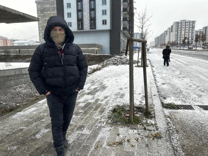 Erzurum güne karla uyandı