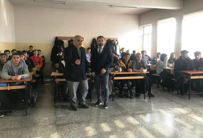 Meslek lisesi öğrencileri destekler konusunda bilgilendiriyor