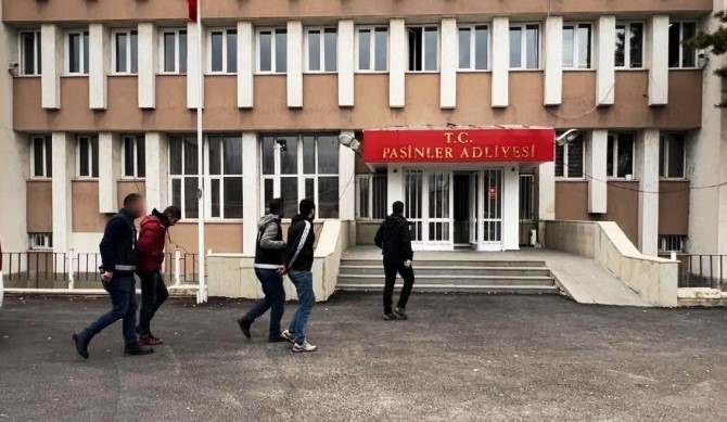 Baz istasyonundan akü çaldılar, kıskıvrak yakalandılar