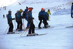 Charter seferi ile Erzurum’a gelen ilk Rus kafile Palandöken’de kayak yapmaya başladı