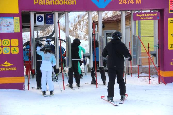 Uludağ’da kar olmayınca kayağın adresi Palandöken oldu