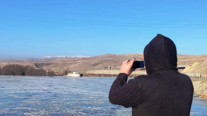 Karasu Nehri ve HES Baraj Gölü buz tuttu