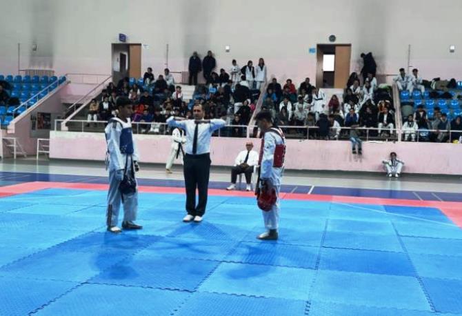 Taekwondo müsabakaları nefes kesti