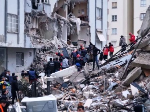 Kahramanmaraş merkezli 7.4 büyüklüğünde deprem; 5 bölge sallandı, çok sayıda ilde yıkım var