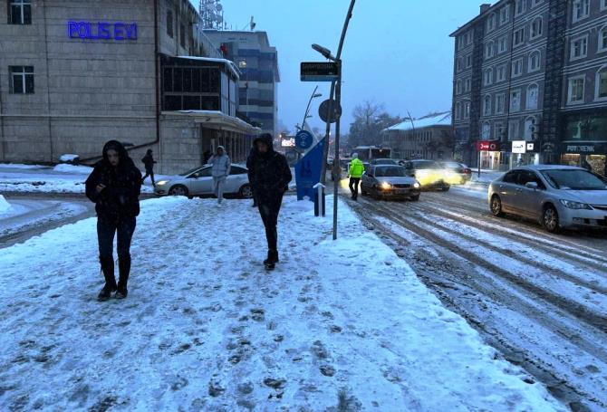 Erzurum’da kar yağışı etkili oldu