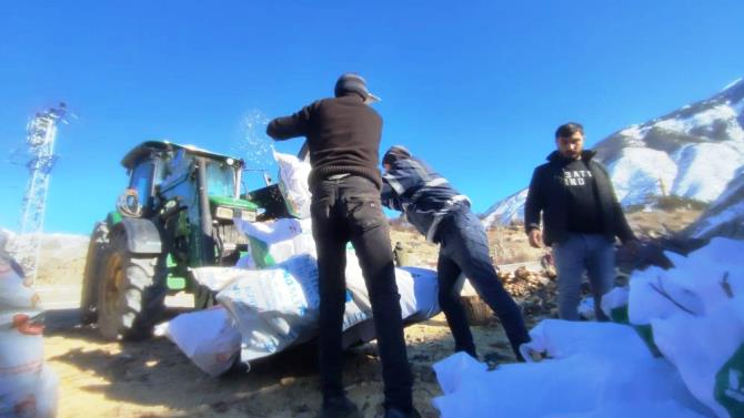 Deprem bölgesine odun yetiştirmek için seferber oldular