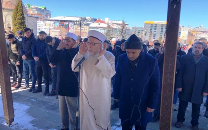 Depremde hayatını kaybedenler için Erzurum’da gıyabi cenaze namazı kılındı