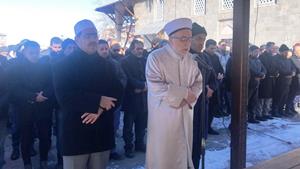 Depremde hayatını kaybedenler için Erzurum’da gıyabi cenaze namazı kılındı