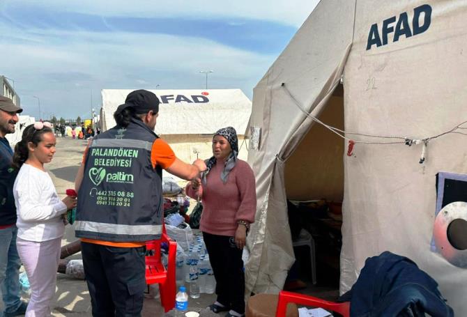 Palandöken ekibi depremzede kadınların hüznünü paylaştı