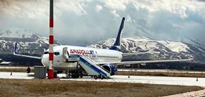 Motor ve kanat kısmını iniş sırasında piste sürten THY'nin TK 7575 sefer sayılı uçağı Erzurum Havalimanında onarılacak