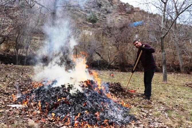 Omanağzı'nda bahçelerde ilkbahar temizliği