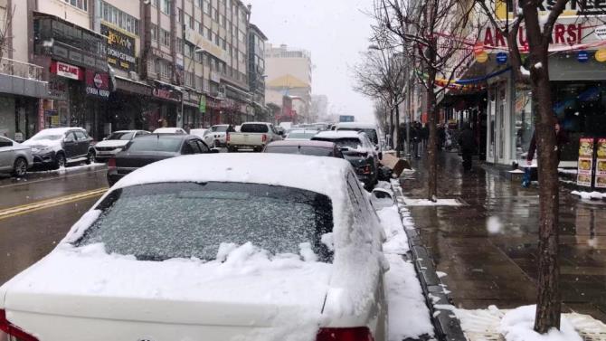 Erzurum’da Mart kar’ı etkili oluyor..Meteoroloji uyarı yaptı..Veliler 'Okullar tatil olacak mı' diye soruyor