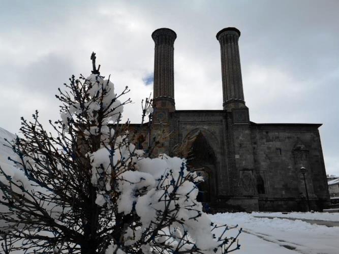 Erzurum’da kış geri geldi