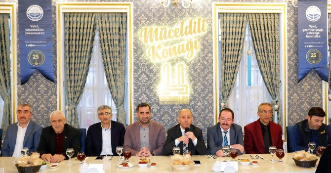 Yeni Dünya Vakfı üniversite öğrencilerini iftarda ağırladı