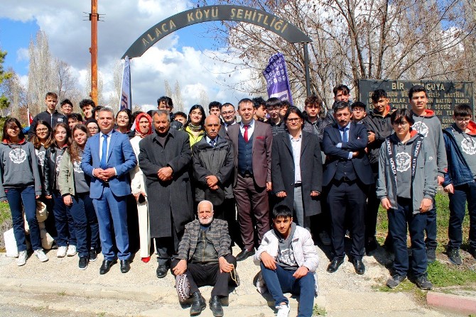 Süheyla Sıtkı Alp Özel Fen ve Anadolu Lisesi Öğrencilerinden Alaca Şehitliğine Ziyaret