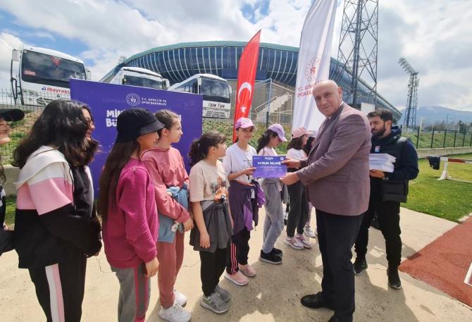 “Koş-At-Atla” ile çocuklar atletizm seviyor