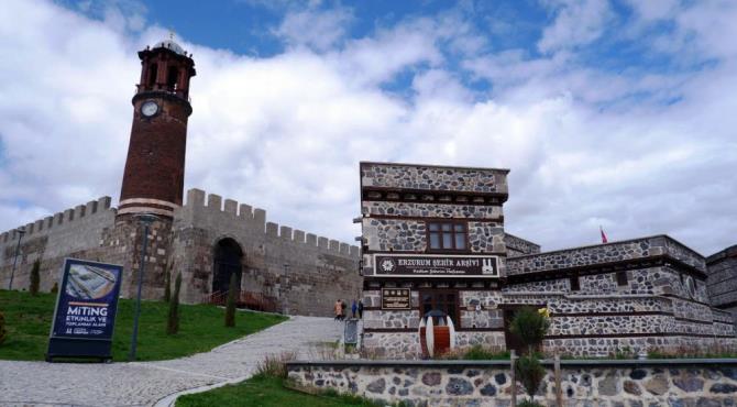 Erzurum Şehir Arşivi’ne ziyaretçi akını