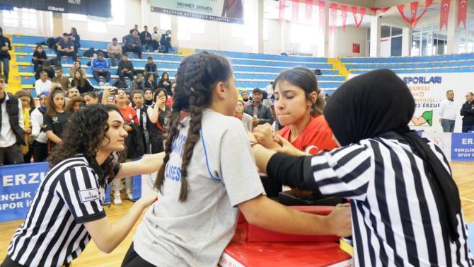 Genç bilekler, Erzurum’da yarışıyor