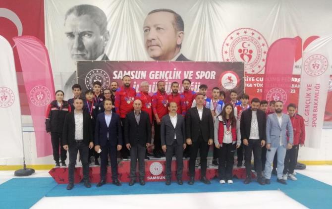 Curlingte heyecan sürüyor