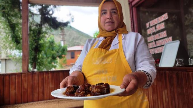 Heris tatlısı geleneğini sürdürüyor