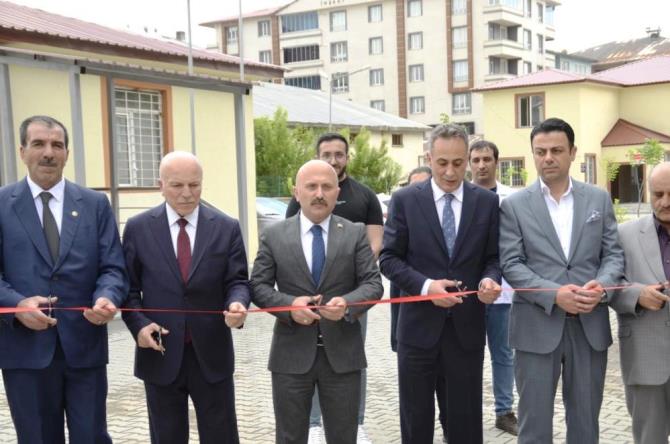 Erzurum Büyükşehir Belediyesi Ağrı’da iki yeni hizmet binası yaptı..