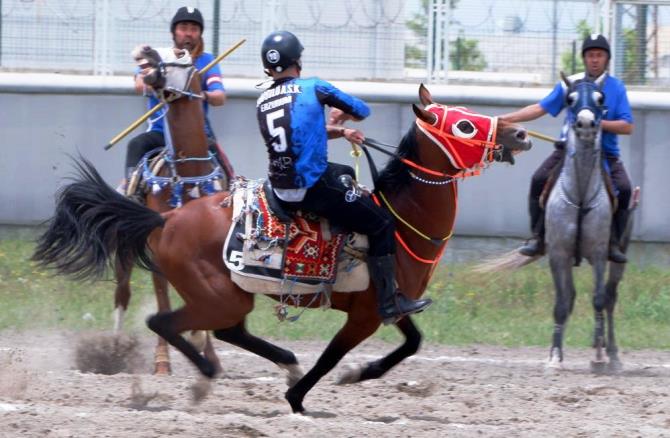 Erzurum’da atlı cirit heyecanı