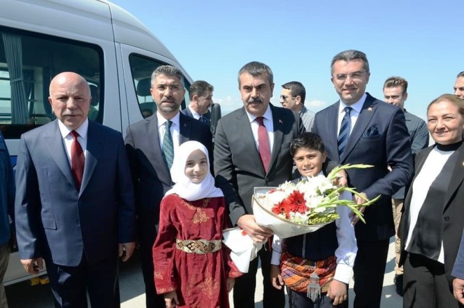 Bakan Tekin memleketi Erzurum’da