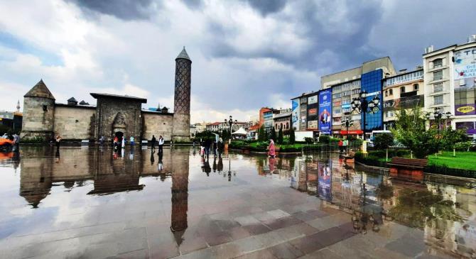 Erzurum'da güneş yüzünü Temmuz'la gösterecek