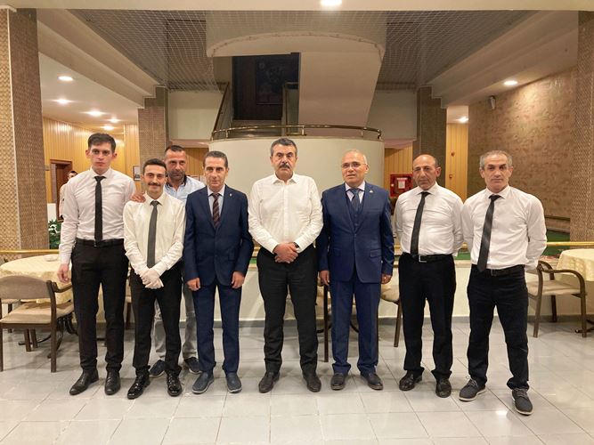 Bakan Tekin’i Erzurum’da hemşerileri coşkuyla karşıladı. Milli Eğitim Bakanı Tekin geceyi öğretmenevinde geçirdi