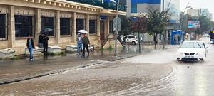 Erzurum’da sağanak yağmur hayatı felç etti