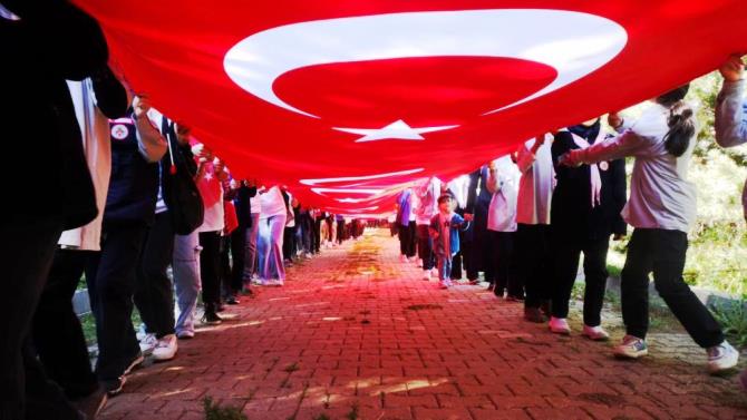 Gençler 15 Temmuz anısına Palandöken’e yürüdü