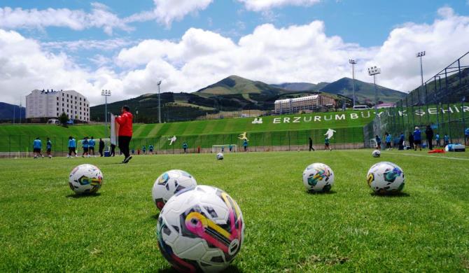 Palandöken, futbol takımlarının gözde kamp merkezi oldu