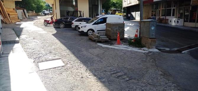 Vatandaştan İspir Belediye Başkanına tepki...İspir’de yollar köstebek yuvasına döndü