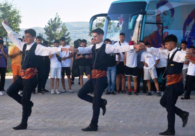 Batmanlı gençler ‘Anadoluyuz Biz’ projesiyle Erzurum’da